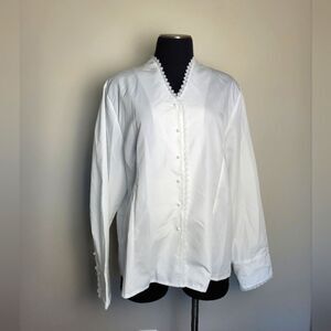 White Collarless Blouse Lace Pearl Button English Countryside Pioneer Victorian
